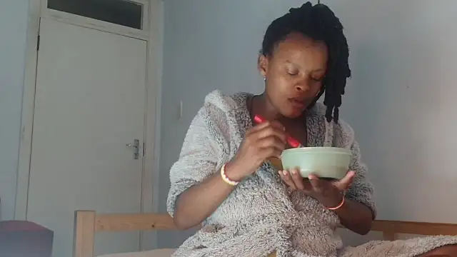 Snapshot of BlondQ2003 chatting on October 22, 2025, 1:49 am BlondQ2003 online show from October 22, 2025, 1:49 am