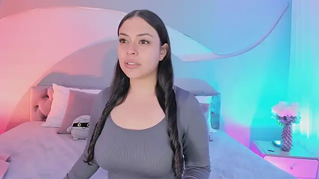 Nicolle W online show from October 27, 2025, 11:55 am