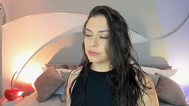 Nicolle W online show from February 7, 2026, 11:51 am