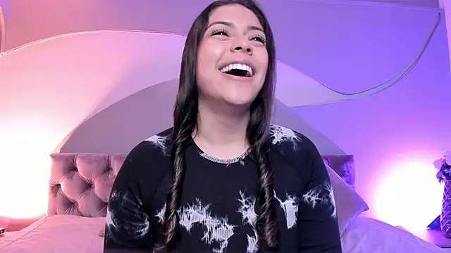Nicolle W online show from February 26, 2025, 11:54 am