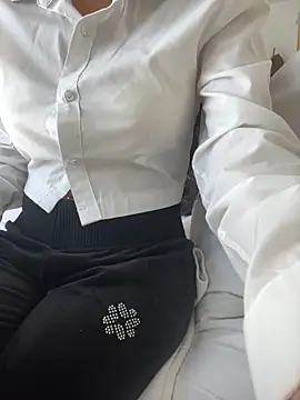 DulceMya6 online show from November 28, 2025, 7:47 pm