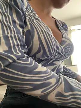 Snapshot of DulceMya6 chatting on May 22, 2026, 1:42 pm DulceMya6 online show from May 22, 2026, 1:42 pm