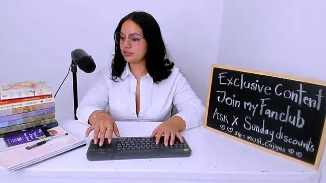 Snapshot of susy_angel chatting on June 8, 2026, 2:45 am susy angel online show from June 8, 2026, 2:45 am