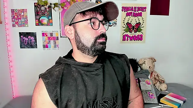 Snapshot of johnnyalx chatting on October 14, 2025, 8:20 pm johnnyalx online show from October 14, 2025, 8:20 pm