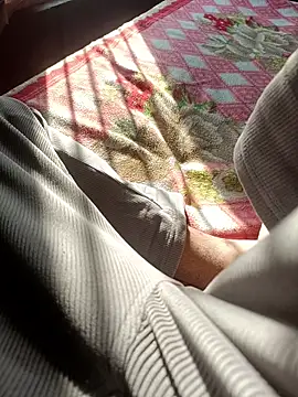 LoLZzZz  online show from December 3, 2025, 10:14 am