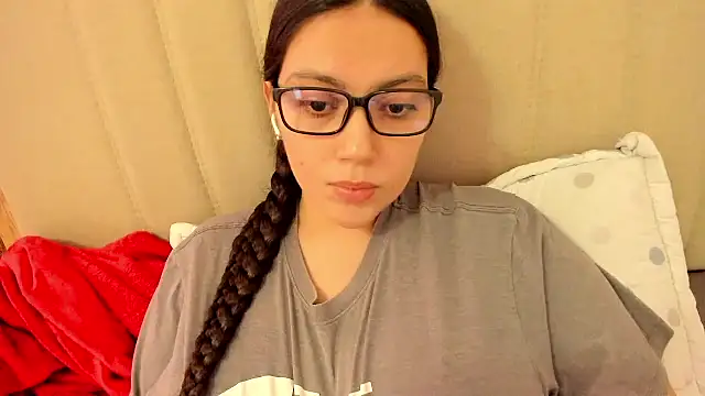 Snapshot of roniewester chatting on May 17, 2026, 10:10 pm roniewester online show from May 17, 2026, 10:10 pm