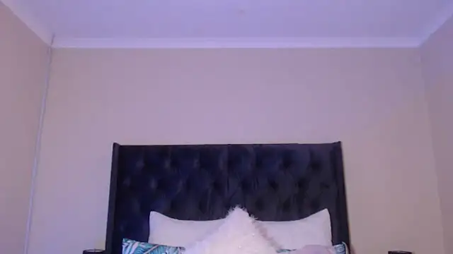 Sexynaughty Gal online show from December 24, 2024, 11:00 pm