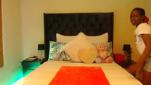 Sexynaughty Gal online show from December 24, 2024, 6:28 pm