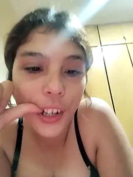 mariamac420 online show from April 8, 2026, 5:09 am