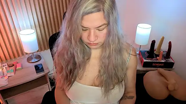 MarianL0ve online show from April 15, 2026, 10:43 am