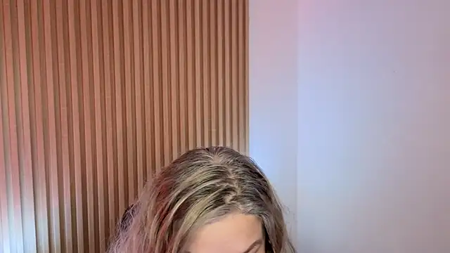 MarianL0ve online show from November 20, 2025, 10:38 am