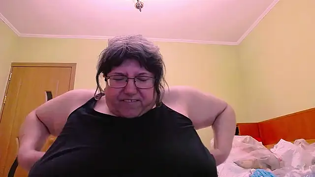 HugeTits online show from December 12, 2024, 7:04 pm