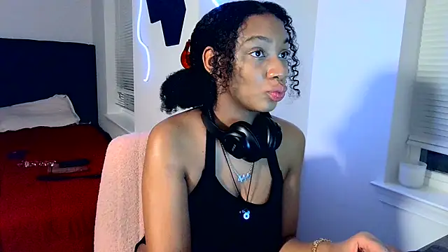 EatSweetMolly online show from February 20, 2025, 10:48 am