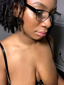 EatSweetMolly online show from September 29, 2025, 4:30 am