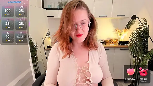 Snapshot of Charmy_Gracy chatting on April 1, 2026, 11:00 am Charmy Gracy online show from April 1, 2026, 11:00 am
