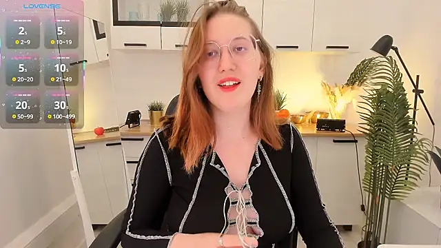 Snapshot of Charmy_Gracy chatting on April 8, 2026, 11:33 am Charmy Gracy online show from April 8, 2026, 11:33 am