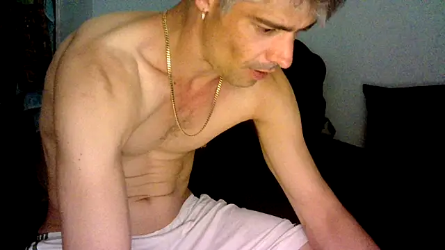 Snapshot of houseofbrats chatting on July 1, 2026, 11:38 pm houseofbrats online show from July 1, 2026, 11:38 pm