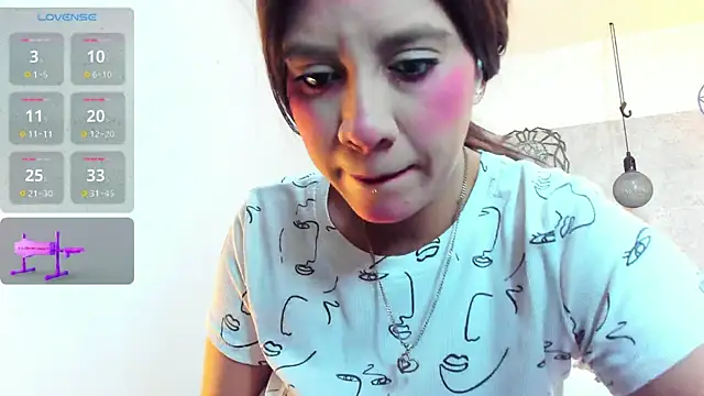 Rebeca xs online show from December 4, 2025, 7:51 am