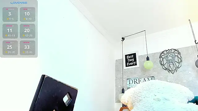 Rebeca xs online show from October 25, 2025, 8:35 am