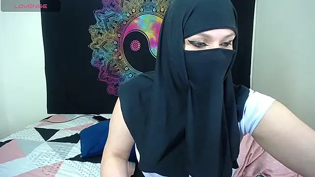 Snapshot of evelyn__salah chatting on October 26, 2025, 12:44 am evelyn salah online show from October 26, 2025, 12:44 am