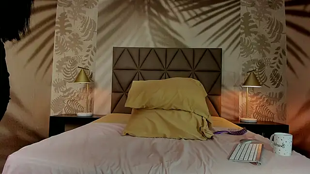 Scarleett 22 online show from February 19, 2026, 8:06 pm