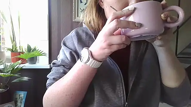 LiquidLeonie online show from March 17, 2026, 1:58 pm