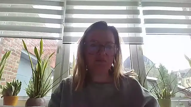 LiquidLeonie online show from April 2, 2026, 7:48 am