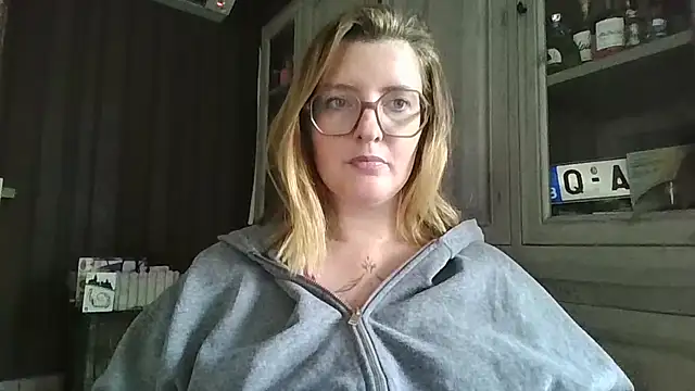 LiquidLeonie online show from April 6, 2026, 9:21 am