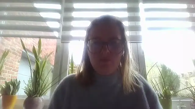 LiquidLeonie online show from March 27, 2026, 3:24 pm