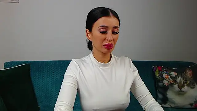 SaraDaisy online show from November 29, 2025, 6:19 pm