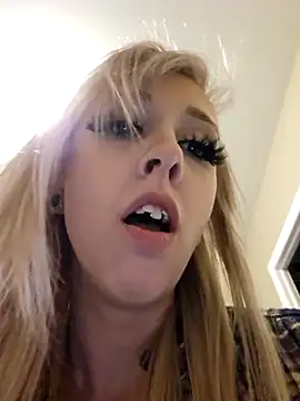 AmethystFoxx online show from November 16, 2025, 10:35 pm