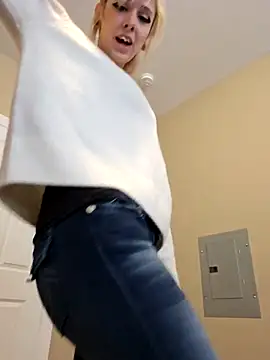 AmethystFoxx online show from October 6, 2025, 8:09 pm