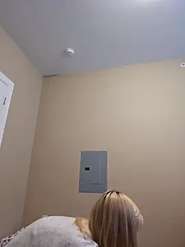 AmethystFoxx online show from November 6, 2025, 9:41 pm