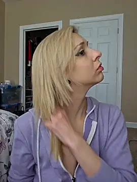 AmethystFoxx online show from February 12, 2026, 8:30 pm