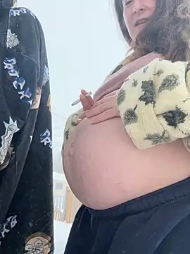 Mini And The Bear online show from April 4, 2026, 5:08 pm