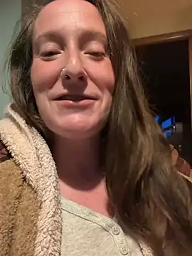 Mini And The Bear online show from April 16, 2026, 1:17 am