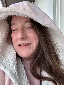 Mini And The Bear online show from March 16, 2026, 5:48 pm