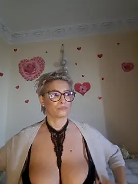 BellaBellaHot online show from November 17, 2025, 9:24 am