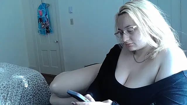 ashleyblaydex online show from February 8, 2026, 7:33 pm