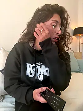 Snapshot of amanilouve chatting on October 16, 2025, 11:29 am amanilouve online show from October 16, 2025, 11:29 am