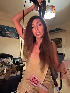 Snapshot of amanilouve chatting on October 31, 2025, 7:32 pm amanilouve online show from October 31, 2025, 7:32 pm