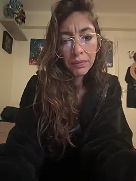 Snapshot of amanilouve chatting on November 9, 2025, 8:40 am amanilouve online show from November 9, 2025, 8:40 am