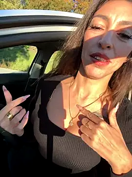 Snapshot of amanilouve chatting on December 14, 2025, 8:20 am amanilouve online show from December 14, 2025, 8:20 am