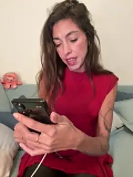 Snapshot of amanilouve chatting on October 22, 2025, 5:23 pm amanilouve online show from October 22, 2025, 5:23 pm