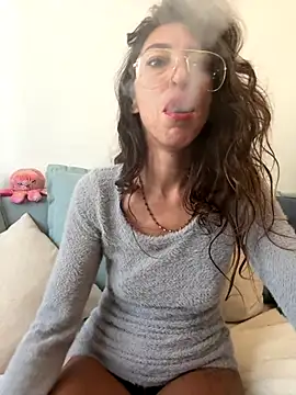 Snapshot of amanilouve chatting on October 17, 2025, 9:34 am amanilouve online show from October 17, 2025, 9:34 am