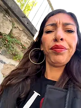 Snapshot of amanilouve chatting on November 4, 2025, 11:47 am amanilouve online show from November 4, 2025, 11:47 am