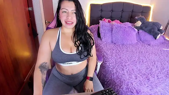 Snapshot of saphira_owen chatting on February 15, 2025, 4:01 pm saphira owen online show from February 15, 2025, 4:01 pm
