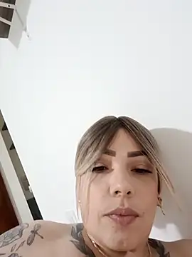 natalygolden69 online show from November 11, 2025, 2:45 pm