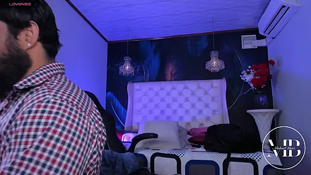 Snapshot of MichaelBear_ chatting on February 22, 2026, 12:07 pm MichaelBear online show from February 22, 2026, 12:07 pm