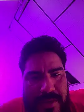 Snapshot of MichaelBear_ chatting on January 17, 2026, 8:01 pm MichaelBear online show from January 17, 2026, 8:01 pm